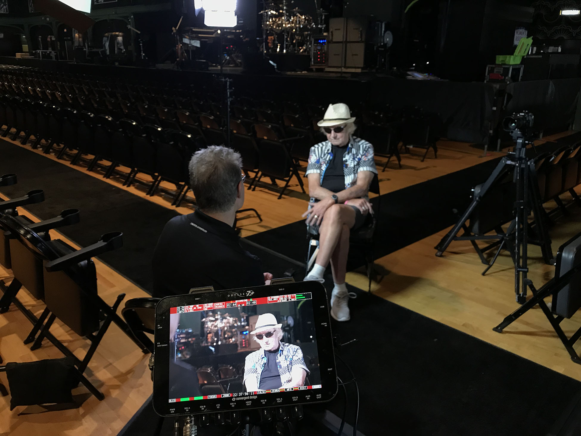 Alan White being interviewed by Elliot Gould