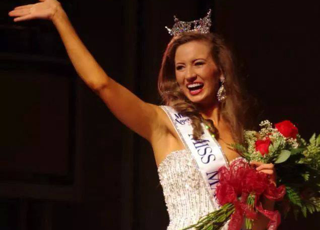 Lauren Kuhn after being crowned Miss Massachusetts 2014.